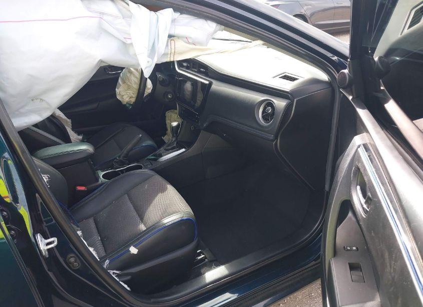 Photo 5 of 2018 Toyota Corolla SE (VIN 5YFBURHE7JP796089)