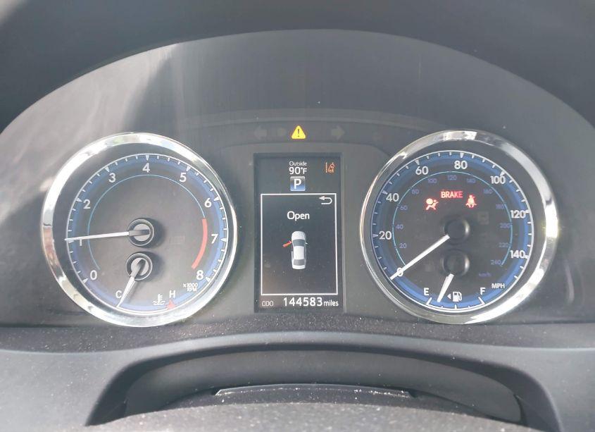 Photo 7 of 2018 Toyota Corolla SE (VIN 5YFBURHE7JP796089)