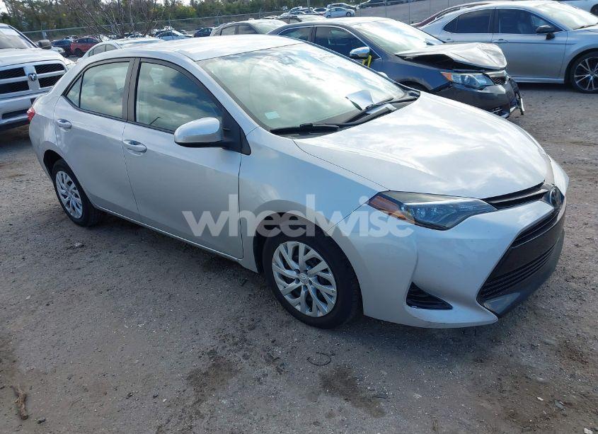 2018 Toyota Corolla LE (VIN 5YFBURHE7JP809004) main photo