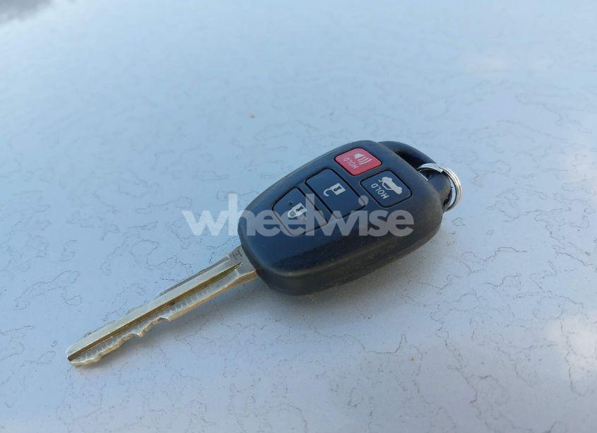 Photo 11 of 2018 Toyota Corolla LE (VIN 5YFBURHE7JP809004)