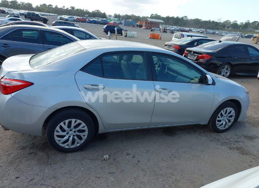 Photo 13 of 2018 Toyota Corolla LE (VIN 5YFBURHE7JP809004)