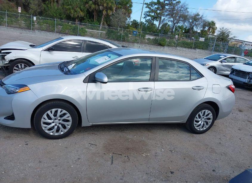 Photo 14 of 2018 Toyota Corolla LE (VIN 5YFBURHE7JP809004)