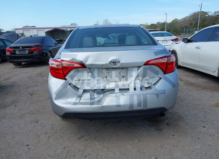 Photo 16 of 2018 Toyota Corolla LE (VIN 5YFBURHE7JP809004)