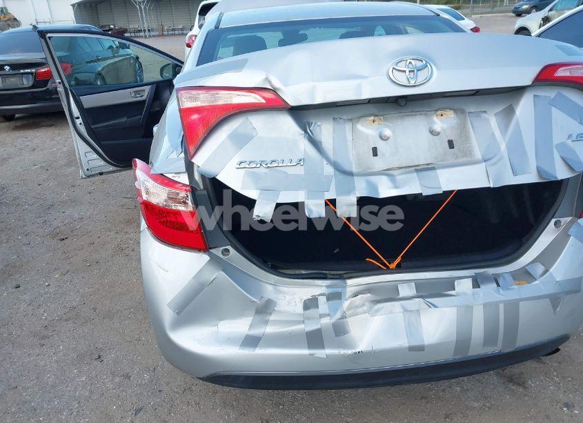 Photo 6 of 2018 Toyota Corolla LE (VIN 5YFBURHE7JP809004)