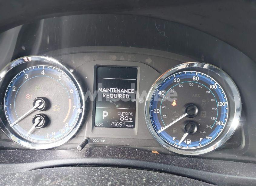 Photo 7 of 2018 Toyota Corolla LE (VIN 5YFBURHE7JP809004)