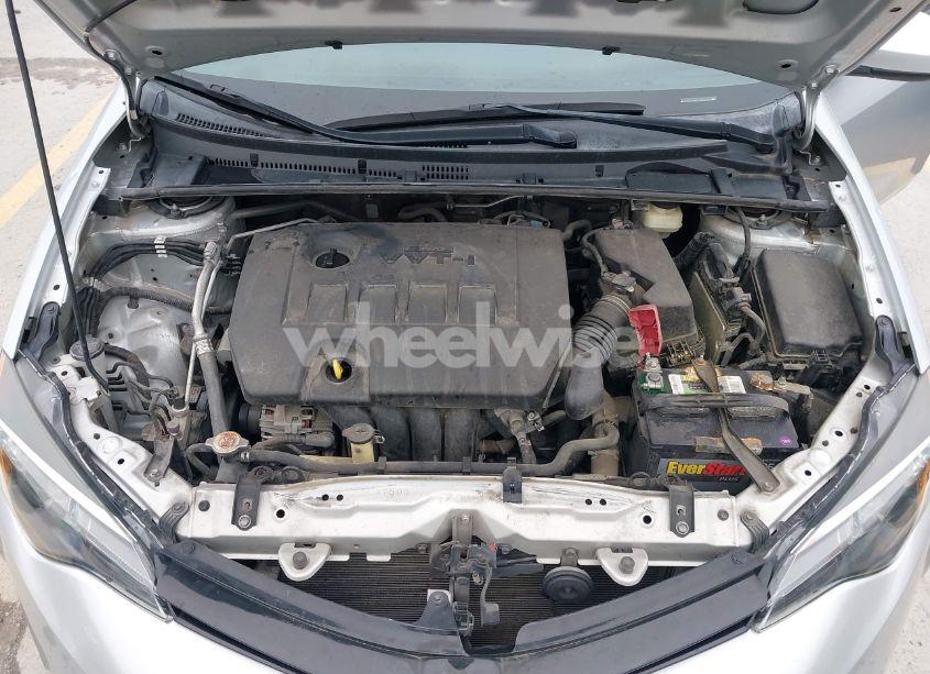 Photo 10 of 2018 Toyota Corolla LE (VIN 5YFBURHE7JP822870)