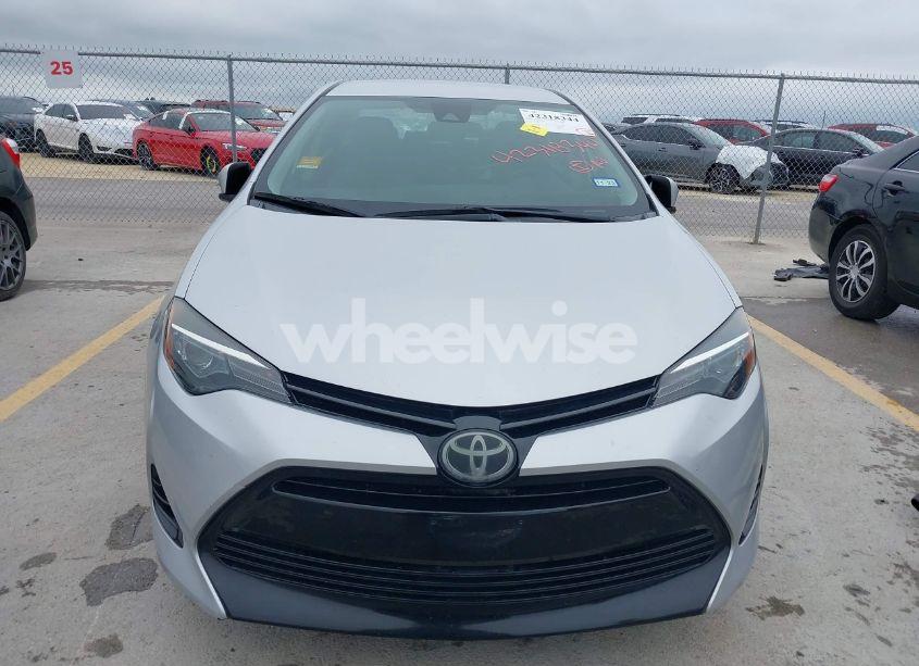 Photo 12 of 2018 Toyota Corolla LE (VIN 5YFBURHE7JP822870)