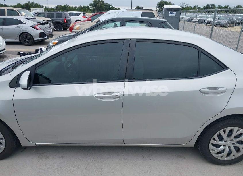 Photo 14 of 2018 Toyota Corolla LE (VIN 5YFBURHE7JP822870)