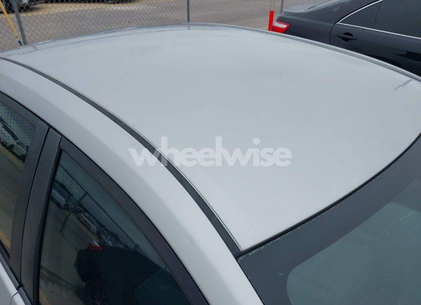 Photo 17 of 2018 Toyota Corolla LE (VIN 5YFBURHE7JP822870)