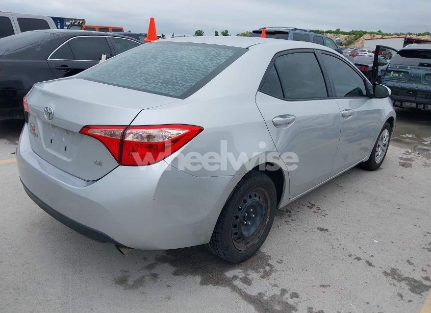 Photo 4 of 2018 Toyota Corolla LE (VIN 5YFBURHE7JP822870)
