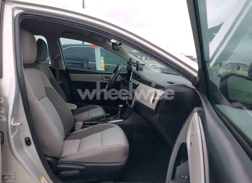 Photo 5 of 2018 Toyota Corolla LE (VIN 5YFBURHE7JP822870)