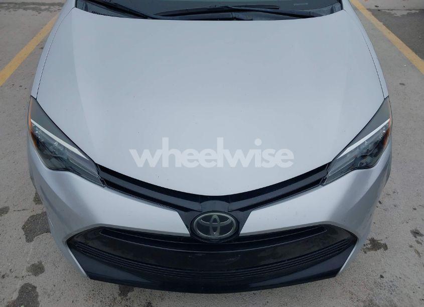 Photo 6 of 2018 Toyota Corolla LE (VIN 5YFBURHE7JP822870)