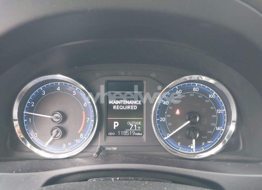 Photo 7 of 2018 Toyota Corolla LE (VIN 5YFBURHE7JP822870)