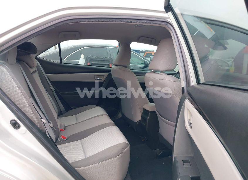 Photo 8 of 2018 Toyota Corolla LE (VIN 5YFBURHE7JP822870)