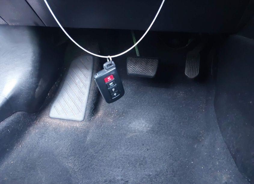 Photo 11 of 2018 Toyota Corolla XSE (VIN 5YFBURHE7JP829124)