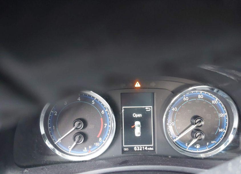 Photo 15 of 2018 Toyota Corolla XSE (VIN 5YFBURHE7JP829124)