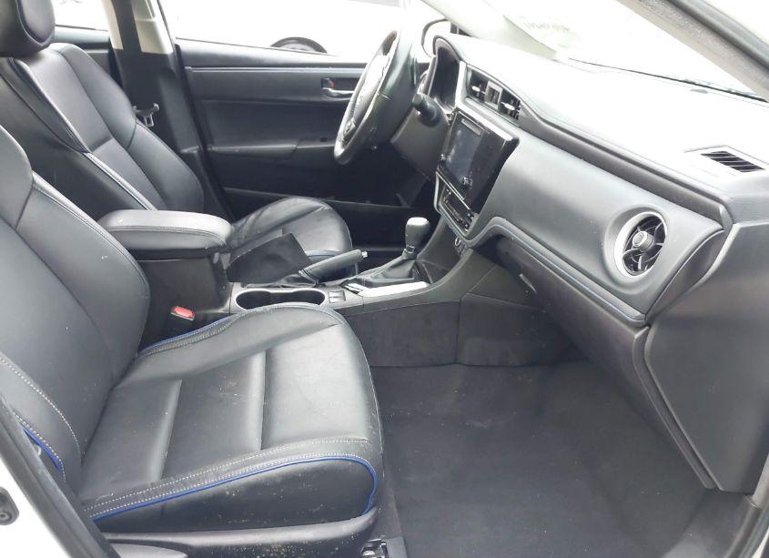 Photo 5 of 2018 Toyota Corolla XSE (VIN 5YFBURHE7JP829124)