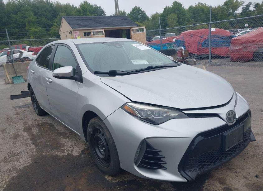 2018 Toyota Corolla SE (VIN 5YFBURHE7JP829768) main photo