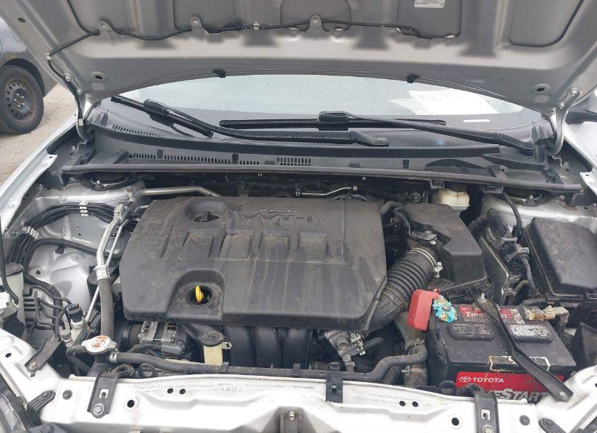 Photo 10 of 2018 Toyota Corolla SE (VIN 5YFBURHE7JP829768)