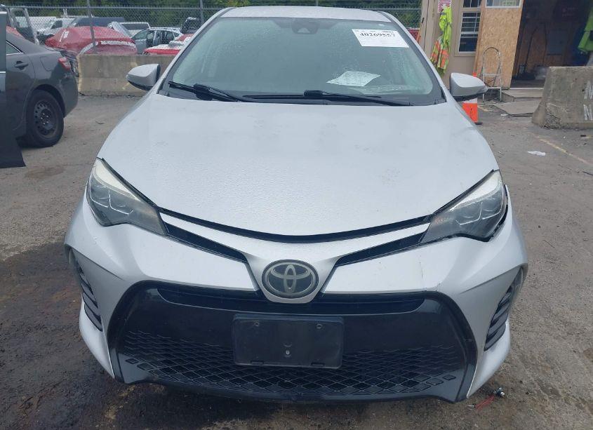 Photo 12 of 2018 Toyota Corolla SE (VIN 5YFBURHE7JP829768)