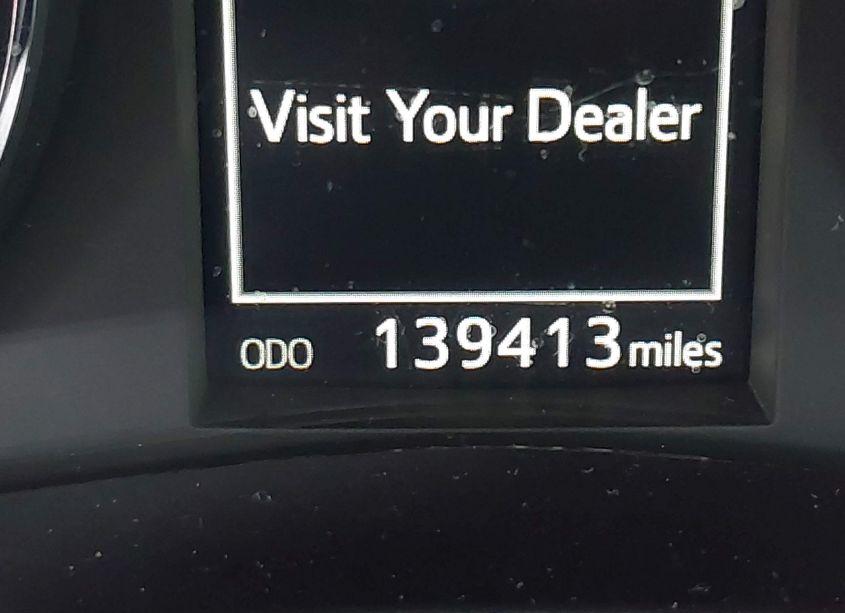 Photo 15 of 2018 Toyota Corolla SE (VIN 5YFBURHE7JP829768)