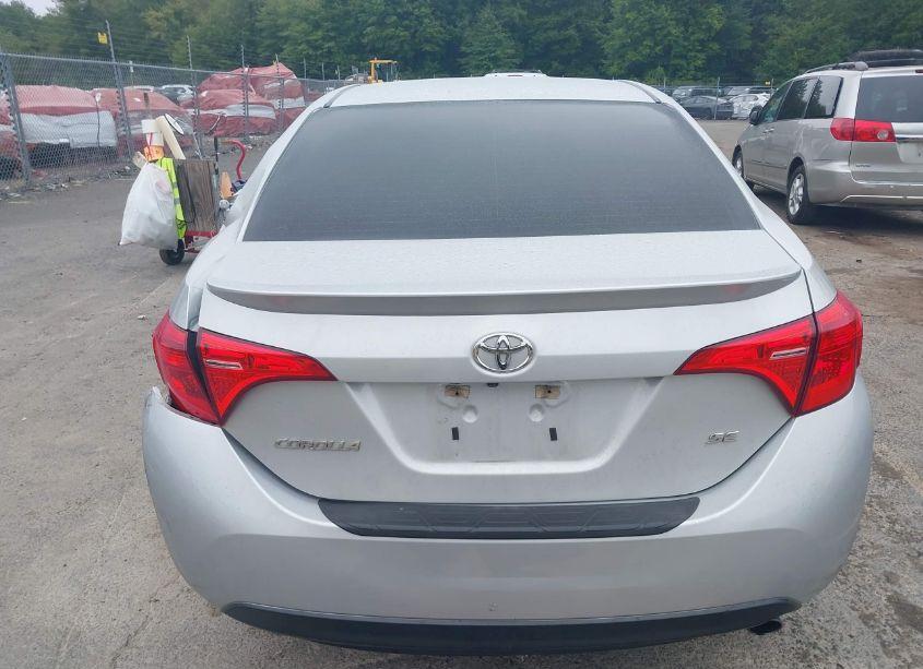 Photo 16 of 2018 Toyota Corolla SE (VIN 5YFBURHE7JP829768)