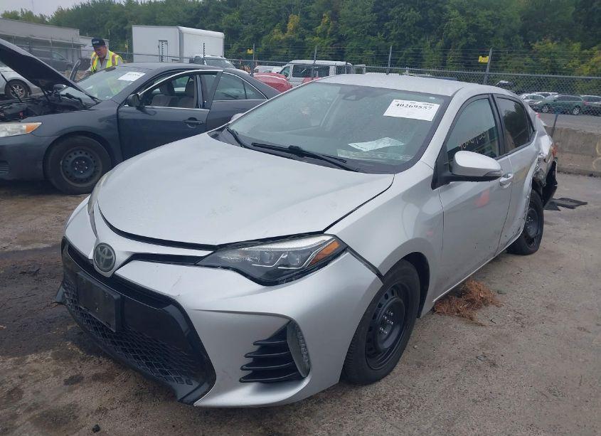 Photo 2 of 2018 Toyota Corolla SE (VIN 5YFBURHE7JP829768)