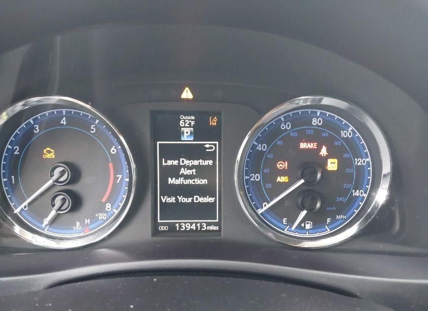 Photo 7 of 2018 Toyota Corolla SE (VIN 5YFBURHE7JP829768)