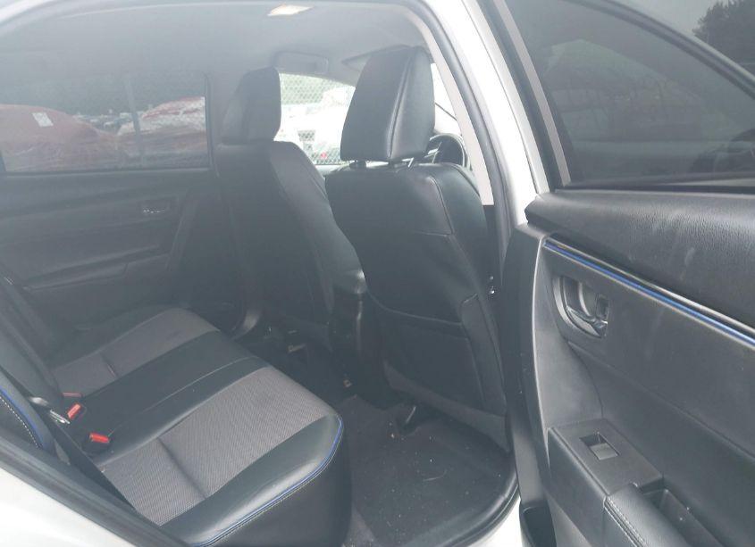 Photo 8 of 2018 Toyota Corolla SE (VIN 5YFBURHE7JP829768)