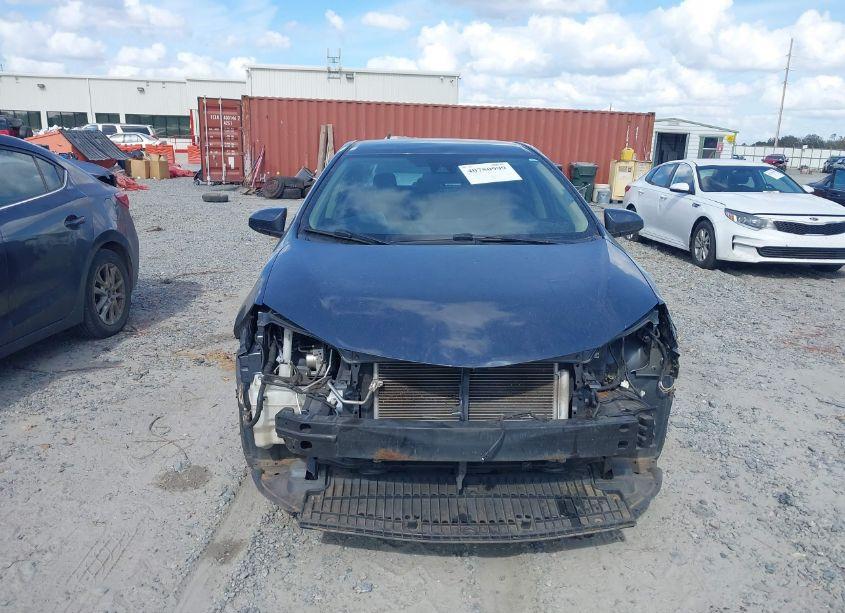 Photo 13 of 2018 Toyota Corolla LE (VIN 5YFBURHE7JP831522)