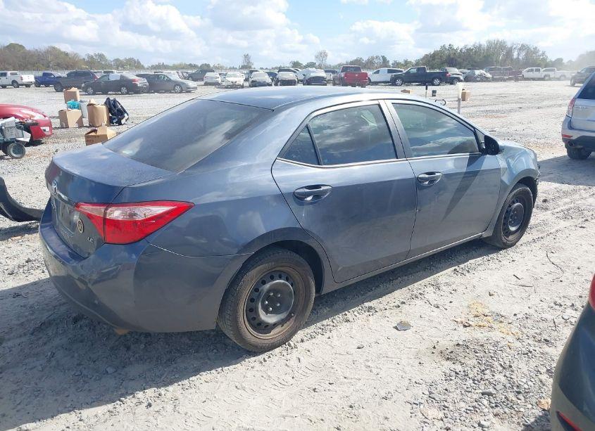 Photo 4 of 2018 Toyota Corolla LE (VIN 5YFBURHE7JP831522)