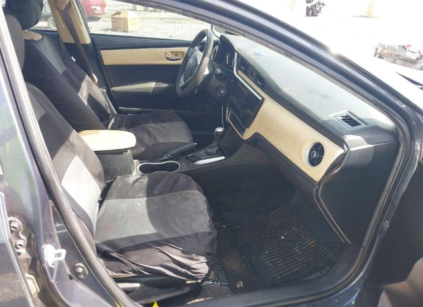 Photo 5 of 2018 Toyota Corolla LE (VIN 5YFBURHE7JP831522)