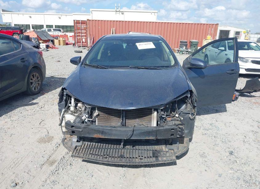 Photo 6 of 2018 Toyota Corolla LE (VIN 5YFBURHE7JP831522)