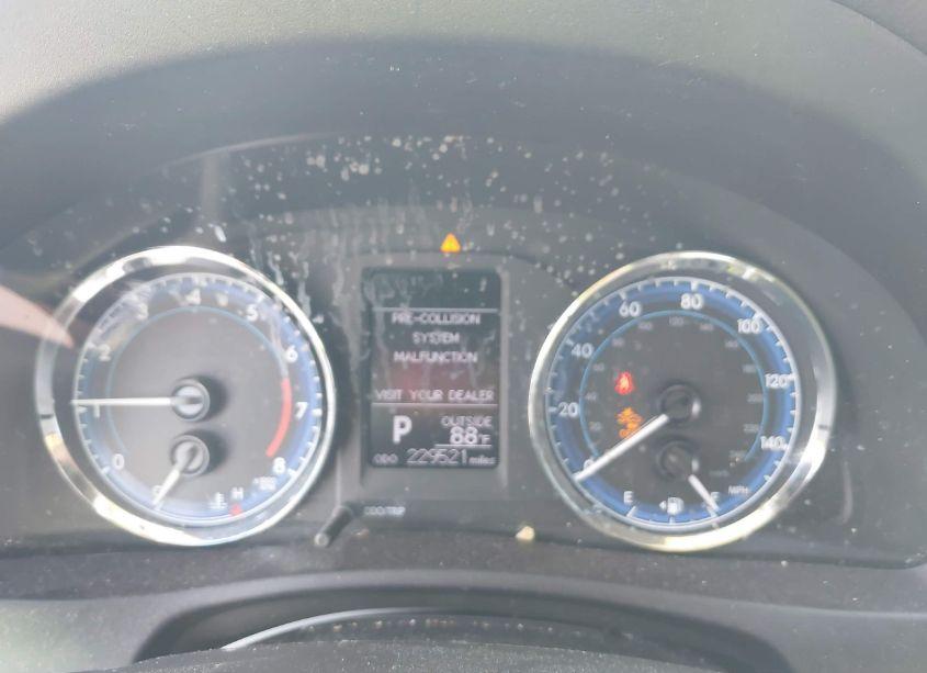 Photo 7 of 2018 Toyota Corolla LE (VIN 5YFBURHE7JP831522)