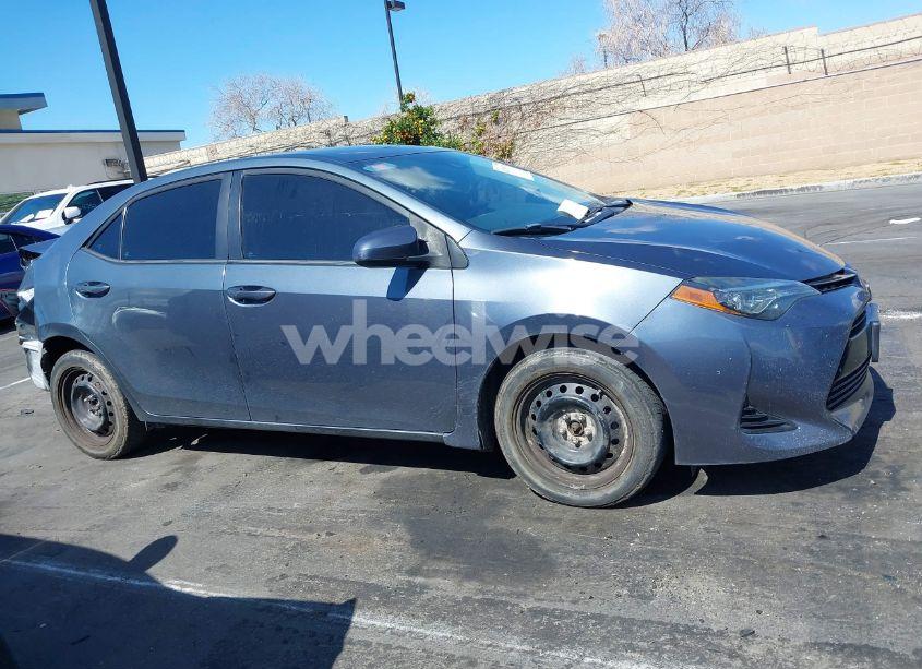 Photo 14 of 2018 Toyota Corolla LE (VIN 5YFBURHE7JP833321)