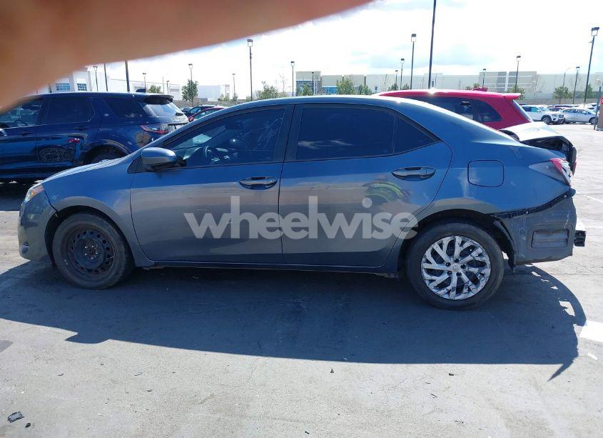 Photo 15 of 2018 Toyota Corolla LE (VIN 5YFBURHE7JP833321)