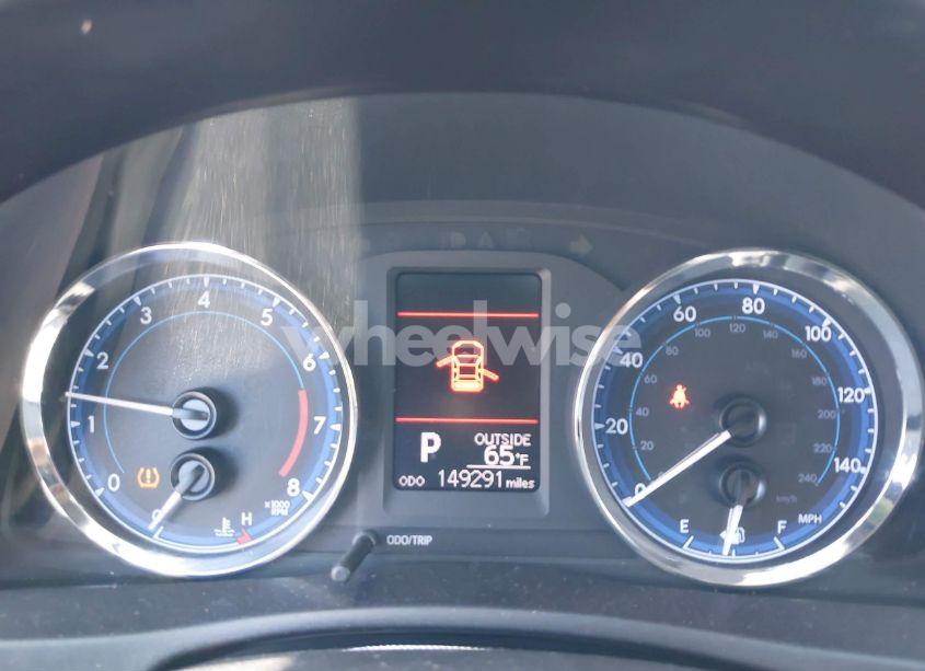 Photo 16 of 2018 Toyota Corolla LE (VIN 5YFBURHE7JP833321)