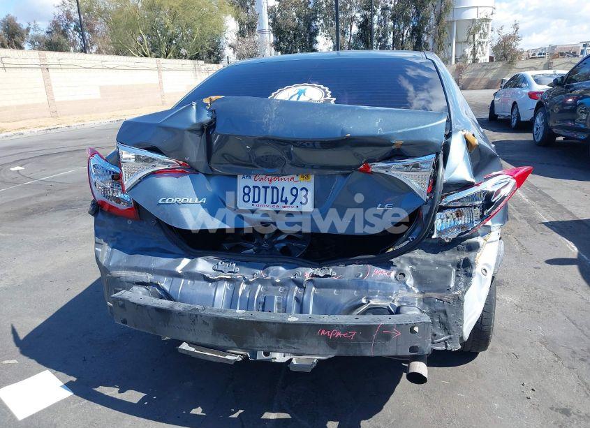 Photo 17 of 2018 Toyota Corolla LE (VIN 5YFBURHE7JP833321)