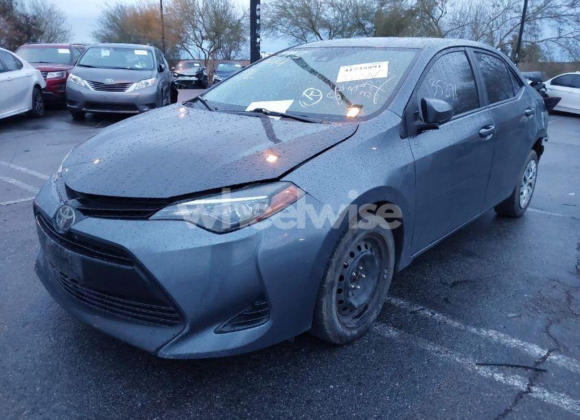 Photo 2 of 2018 Toyota Corolla LE (VIN 5YFBURHE7JP833321)