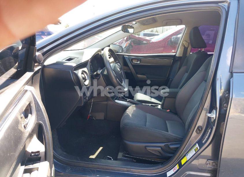 Photo 5 of 2018 Toyota Corolla LE (VIN 5YFBURHE7JP833321)