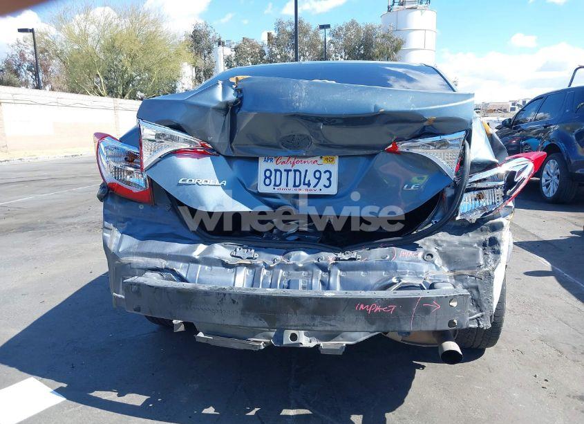 Photo 6 of 2018 Toyota Corolla LE (VIN 5YFBURHE7JP833321)