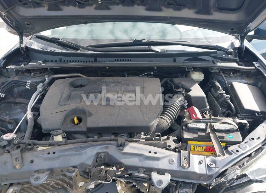 Photo 10 of 2018 Toyota Corolla SE (VIN 5YFBURHE7JP844920)