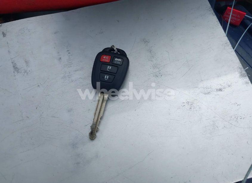 Photo 11 of 2018 Toyota Corolla SE (VIN 5YFBURHE7JP844920)