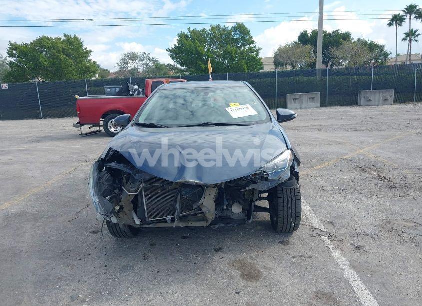 Photo 12 of 2018 Toyota Corolla SE (VIN 5YFBURHE7JP844920)