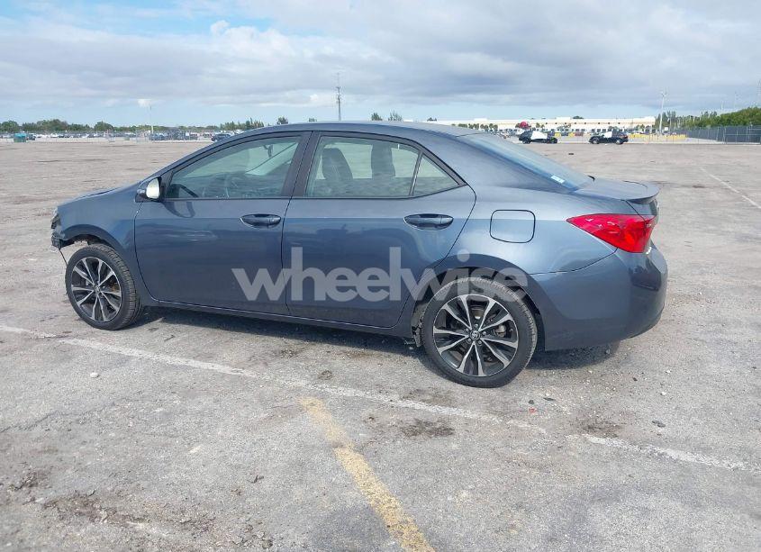 Photo 3 of 2018 Toyota Corolla SE (VIN 5YFBURHE7JP844920)