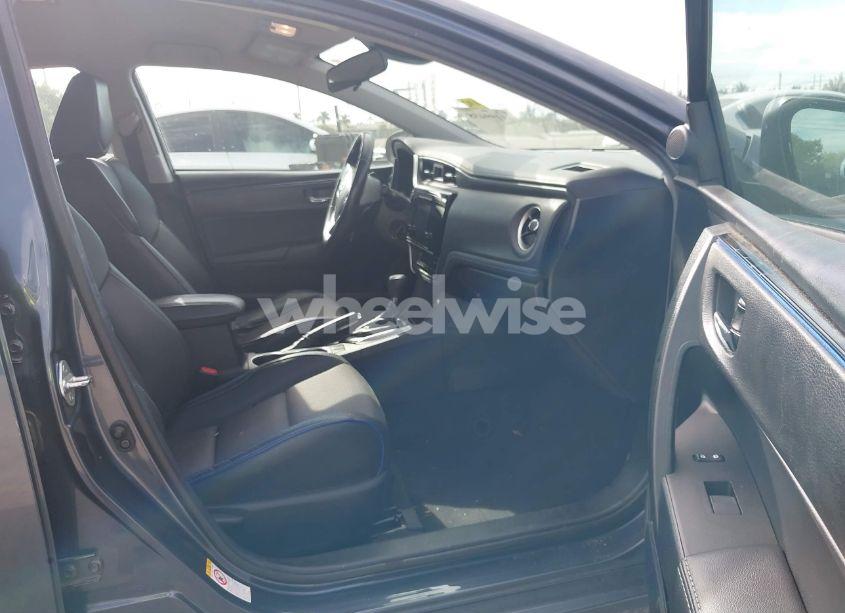 Photo 5 of 2018 Toyota Corolla SE (VIN 5YFBURHE7JP844920)