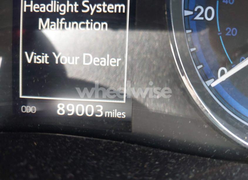 Photo 7 of 2018 Toyota Corolla SE (VIN 5YFBURHE7JP844920)