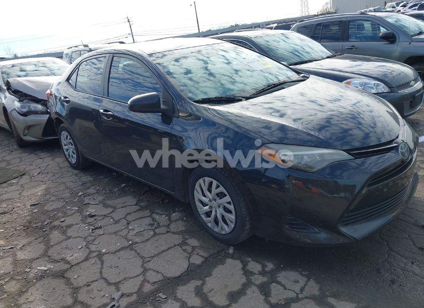 2018 Toyota Corolla LE (VIN 5YFBURHE7JP848868) main photo