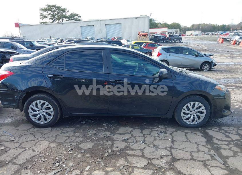 Photo 13 of 2018 Toyota Corolla LE (VIN 5YFBURHE7JP848868)