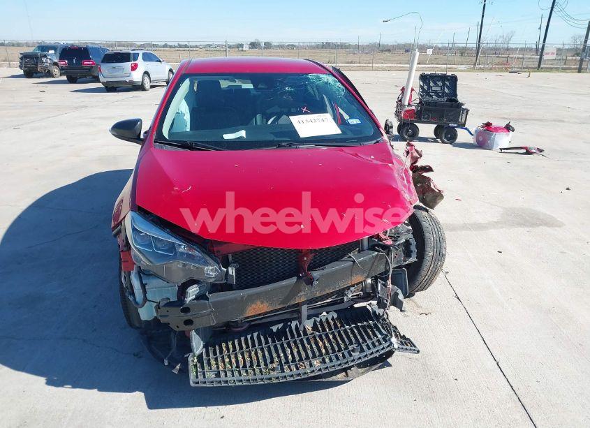 Photo 12 of 2018 Toyota Corolla SE (VIN 5YFBURHE7JP852192)